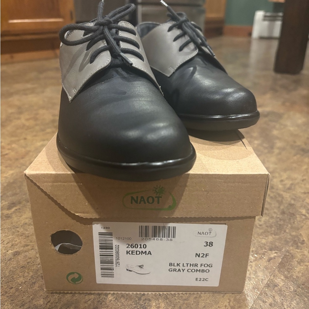 Naot NWOT Black and Gray Women’s Dress Shoes